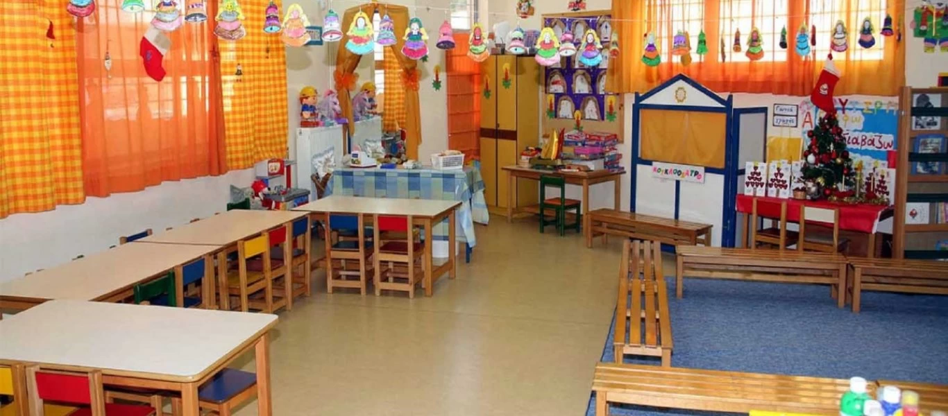 Κέρκυρα: «Άγιο είχαν» μαθητές σε νηπιαγωγείο - Έπεσαν σοβάδες από το ταβάνι (βίντεο-φώτο)